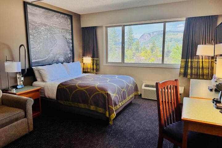 Super 8 by Wyndham Castlegar BC