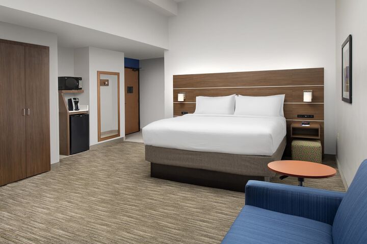 Room 14 of 37