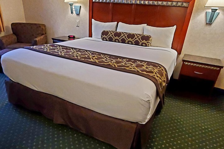 Room 11 of 27