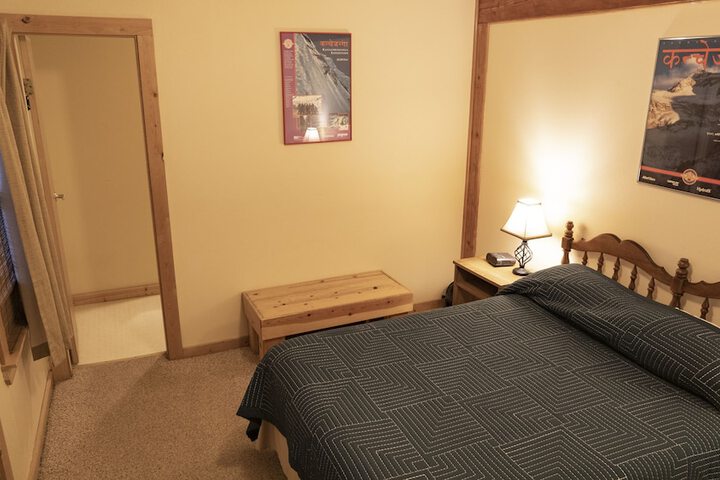 Whittakers Motel & Historic Bunkhouse