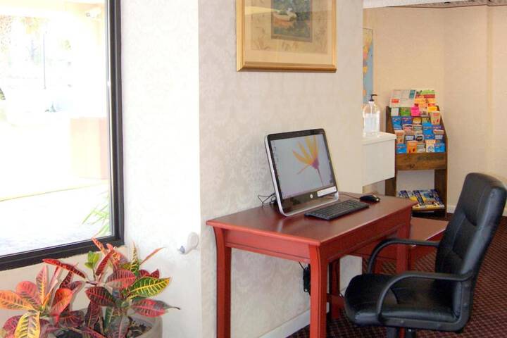 Business Center 37 of 38