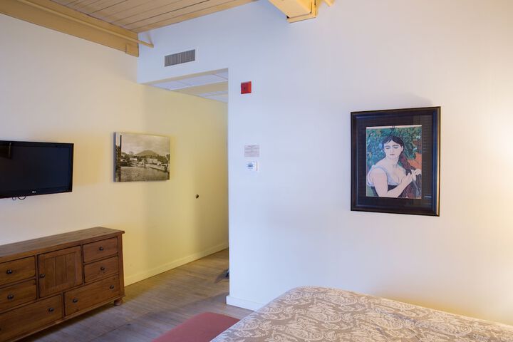 Room 18 of 128