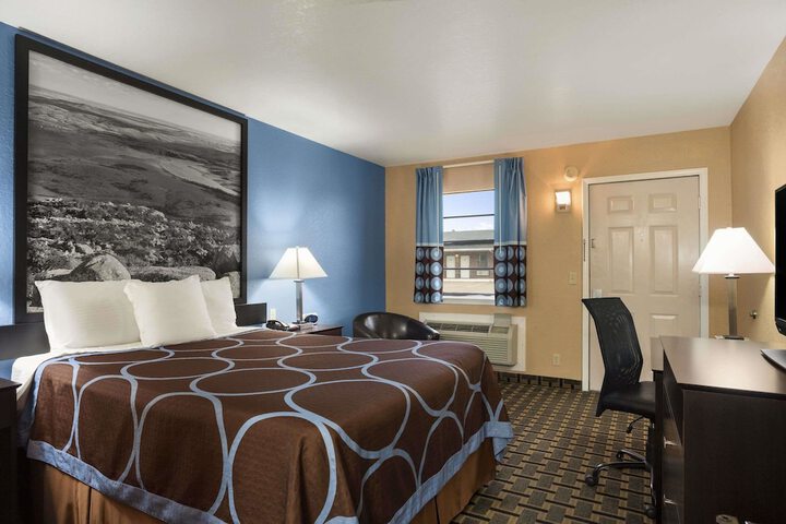 Room 4 of 13