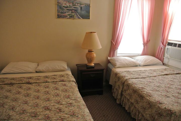 RoseWood Inn
