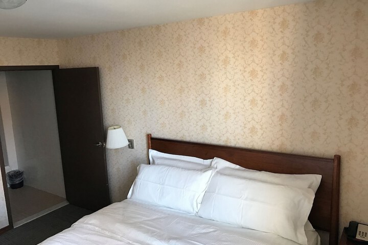 Room 70 of 89