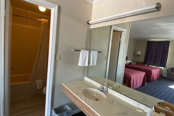 Room 10 of 12