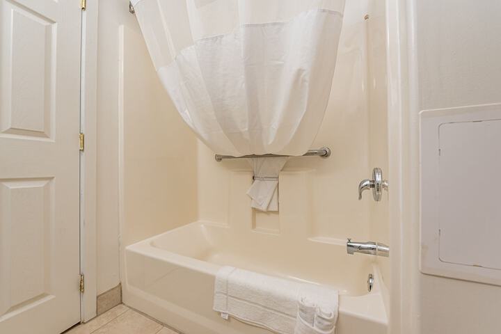 Room 12 of 32