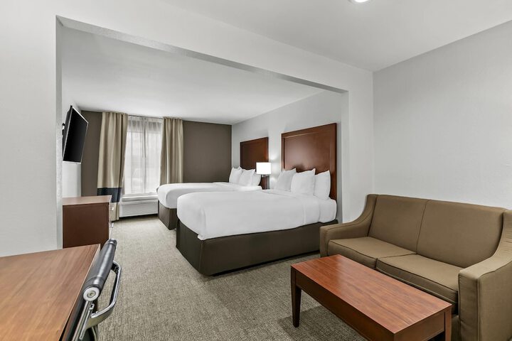 Comfort Inn & Suites Greenwood near University