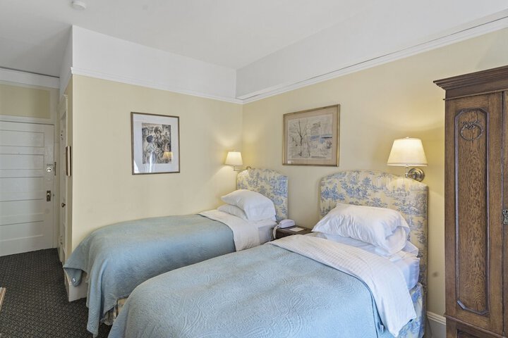 Room 21 of 38