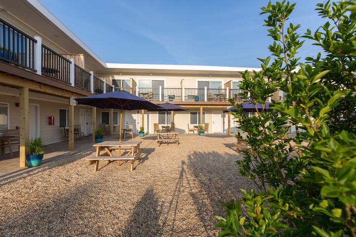 Hotel Exterior 104 of 121