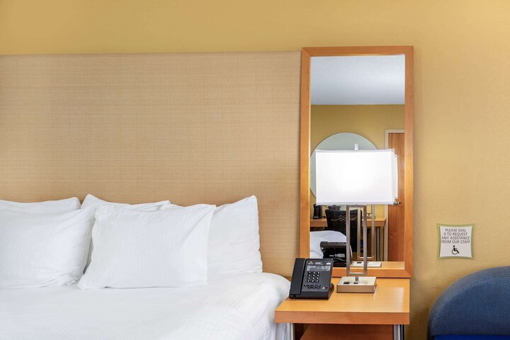 Room 15 of 38