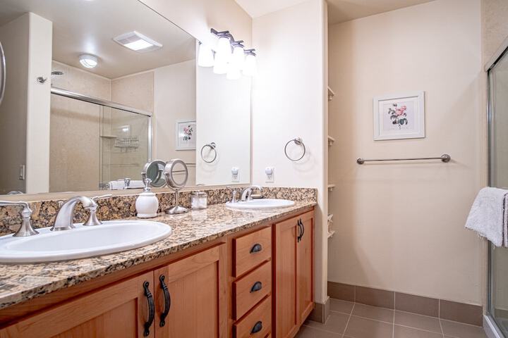 2BD Sweetwater Condo - Community Park Pool + Hot Tub