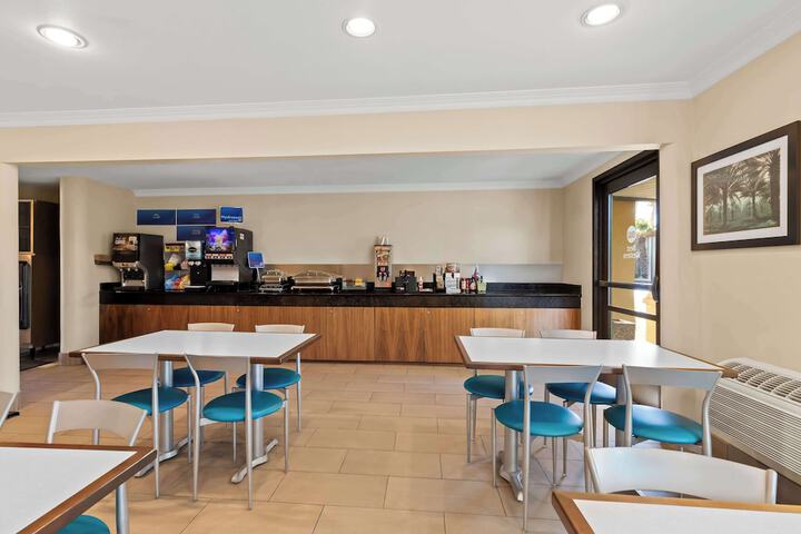 Best Western Date Tree Hotel
