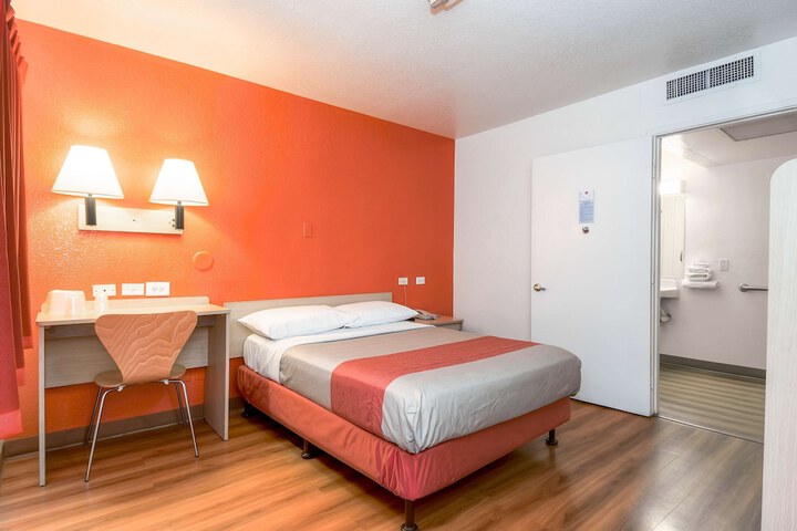 Room 26 of 54