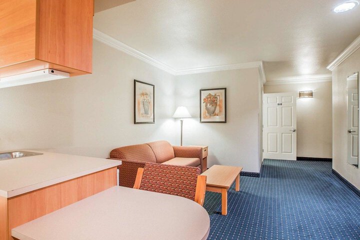 Comfort Inn & Suites Salinas City Center Area