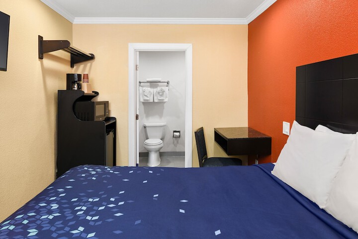 Room 21 of 25