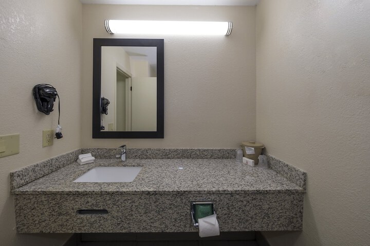 Room 12 of 34