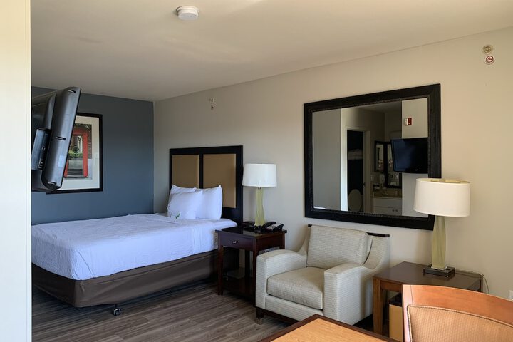 Room 27 of 34