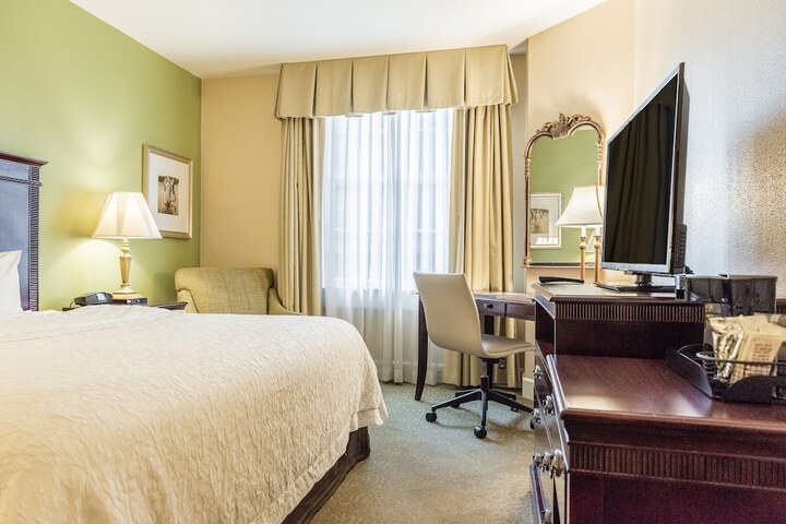 Room 25 of 40