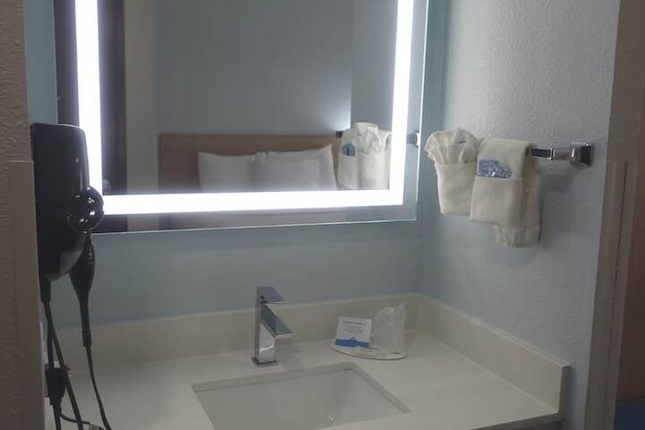 Room 17 of 35