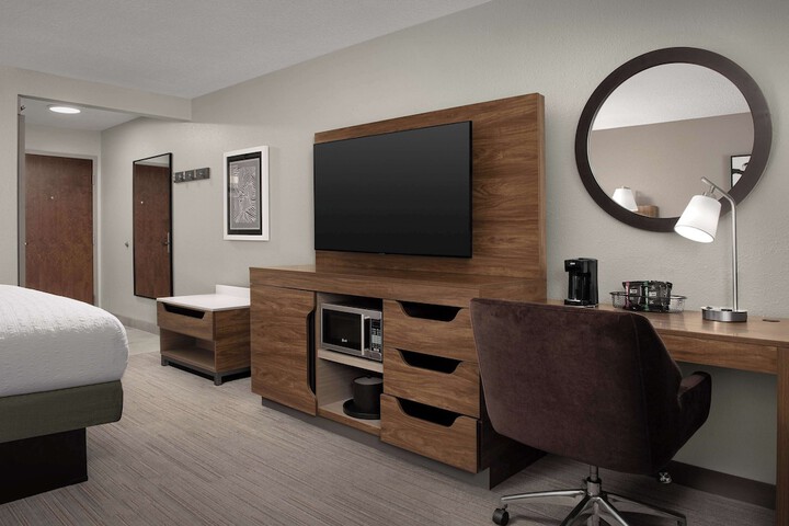 Room 25 of 43