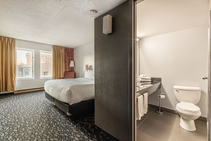 Room 20 of 33