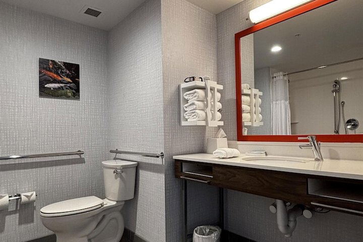 Hampton Inn & Suites Erie Bayfront