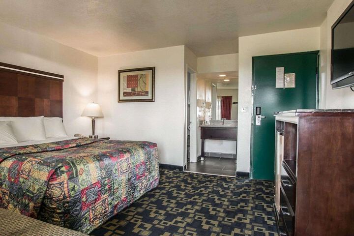 Room 18 of 26