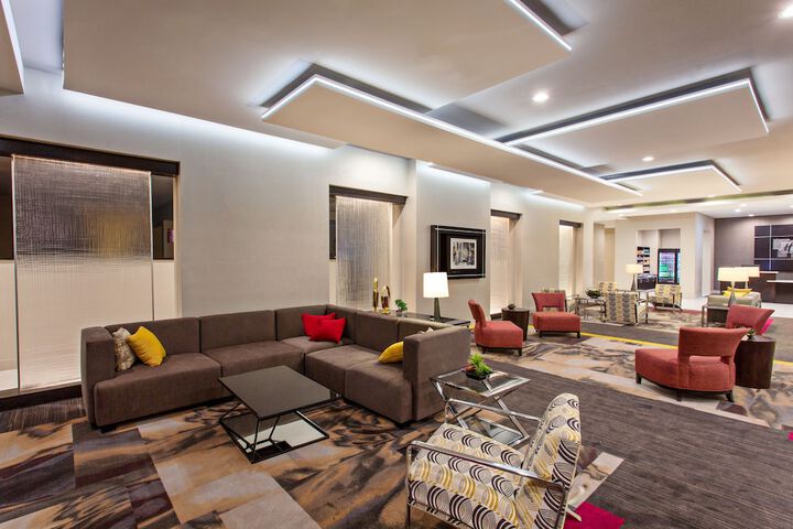 Holiday Inn Express & Suites Anaheim Resort Area by IHG