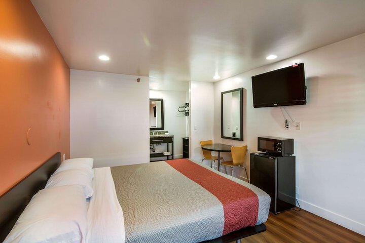 Room 14 of 27