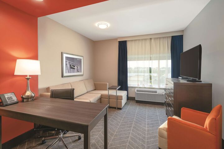 La Quinta Inn & Suites by Wyndham Opelika Auburn