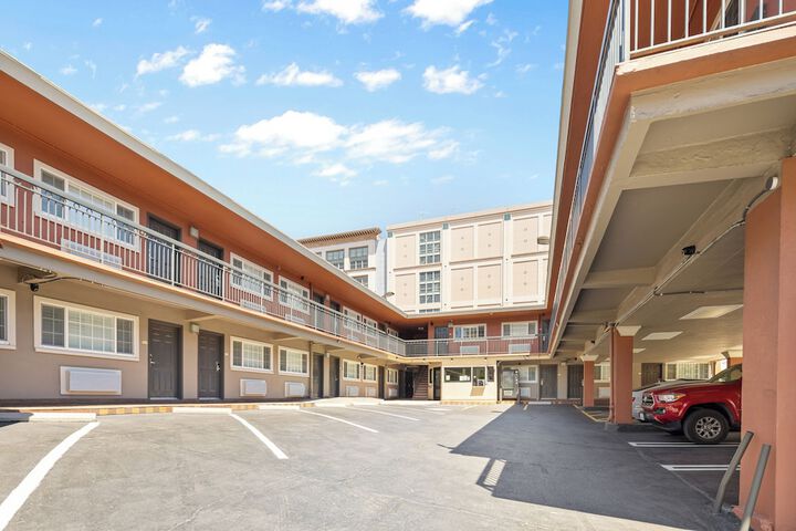 Alexis Park Hotel