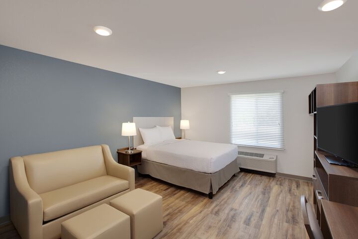 Room 13 of 33