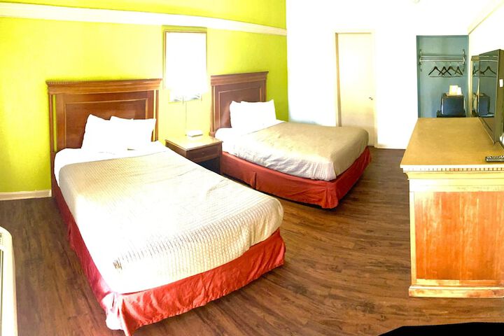 Room 14 of 16