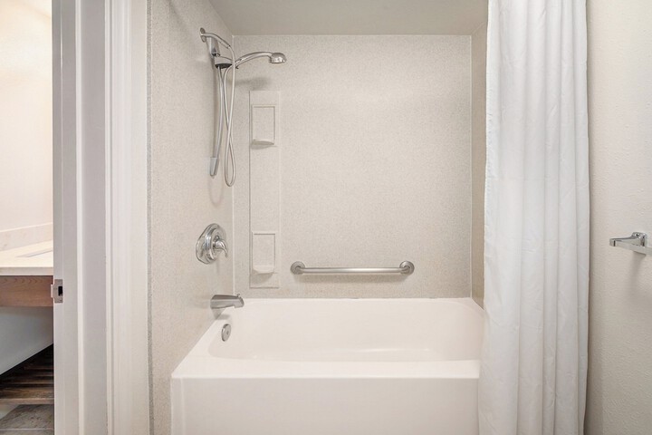 Room 74 of 128