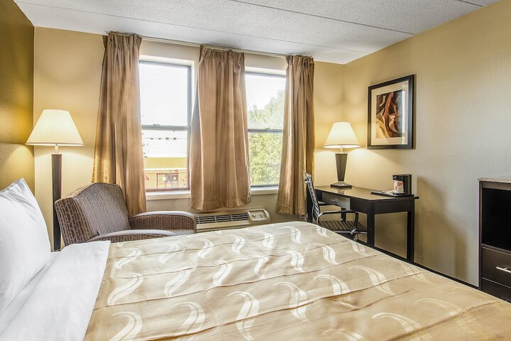 Room 8 of 31