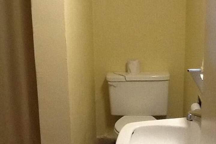 Room 8 of 28