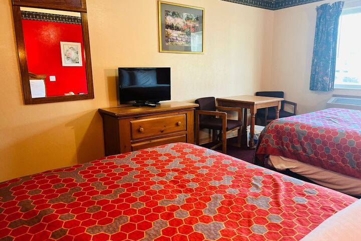 Villa Inn Motel Near Hwy 12 WI Capital O