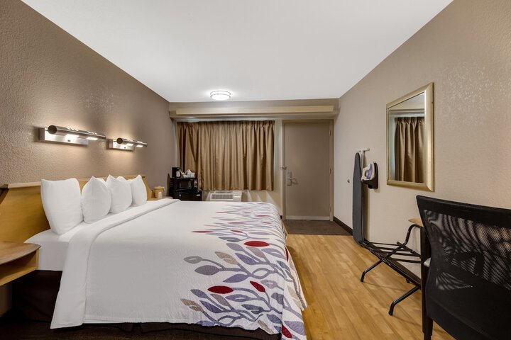 Room 11 of 28