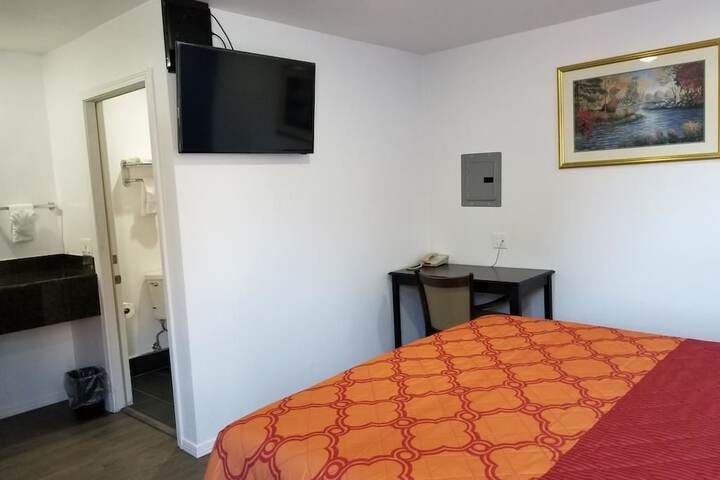 Room 12 of 18