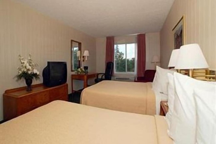 Travelers Inn