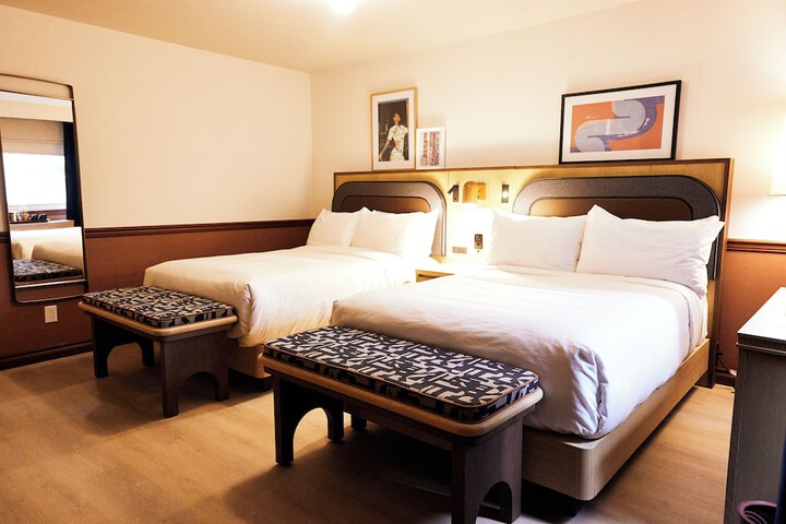 Room 13 of 16