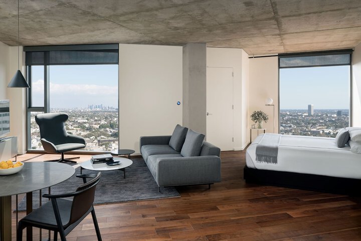 Room 33 of 47