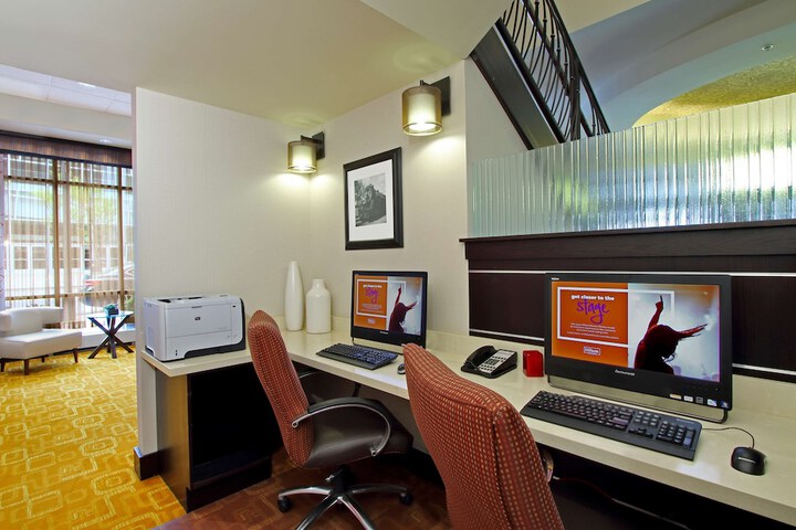 Business Center 67 of 68