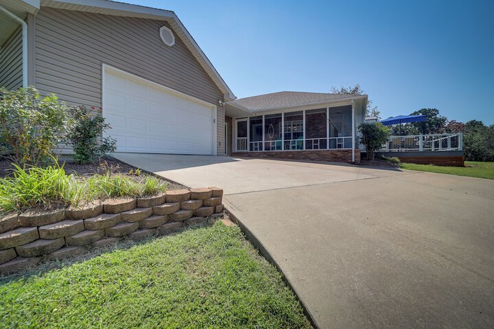 Eufaula Oasis w / Screened Porch: Unwind in Style!