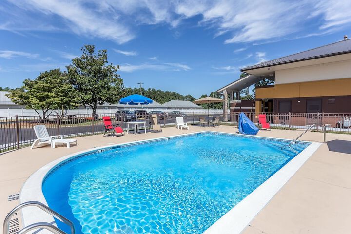 Pool 10 of 44