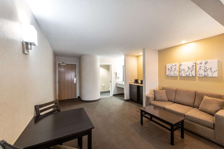 Room 18 of 39