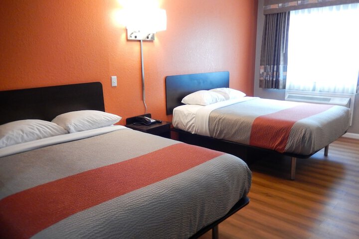 Motel 6 Rossford OH