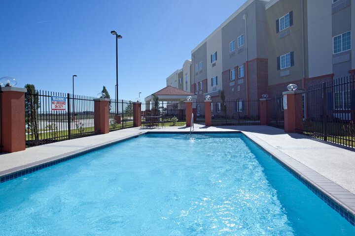 Pool 10 of 33