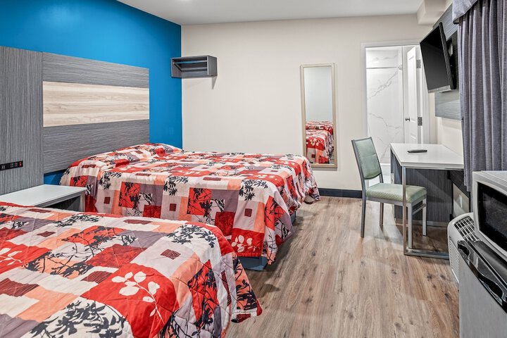 Room 4 of 13